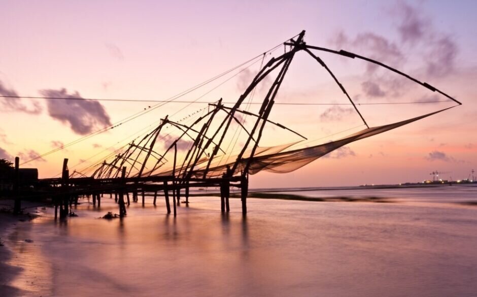 Old style of catching fish - Review of Chinese Fishing Nets, Kochi  (Cochin), India - Tripadvisor