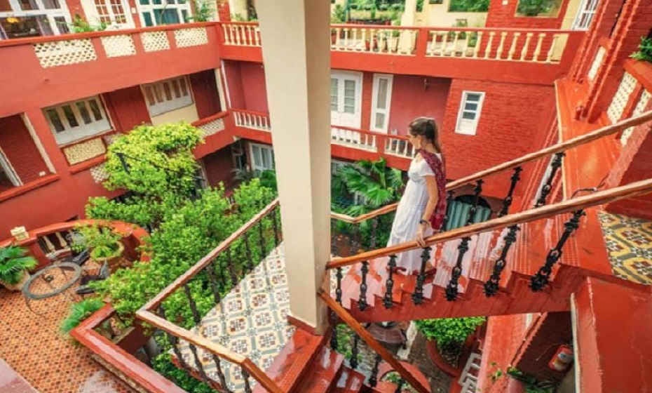 Ranjit's Svaasa, Amritsar, internal courtyard with a woman walking down the steps