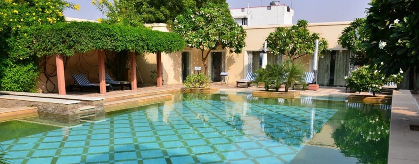 Royal Heritage Haveli, Jaipiur - view of swimming pool