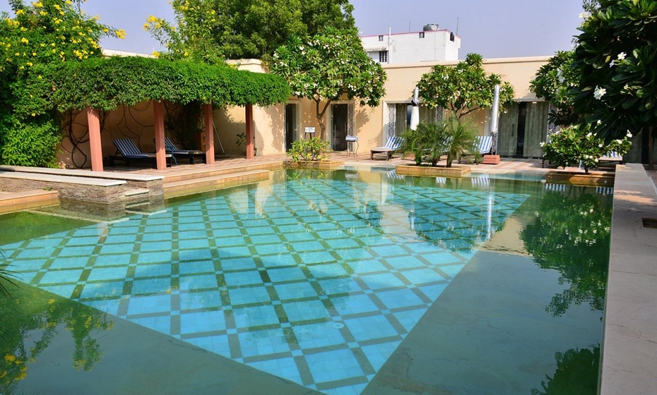 Royal Heritage Haveli, Jaipiur - view of swimming pool