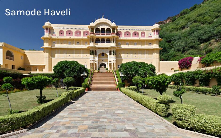 Samode Haveli front of hotel with sweeping path